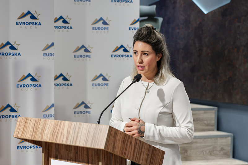 Dosljednije primjenjivati standarde i jačati odgovornost medija kad je u pitanju izvještavanje o ljudskim pravima